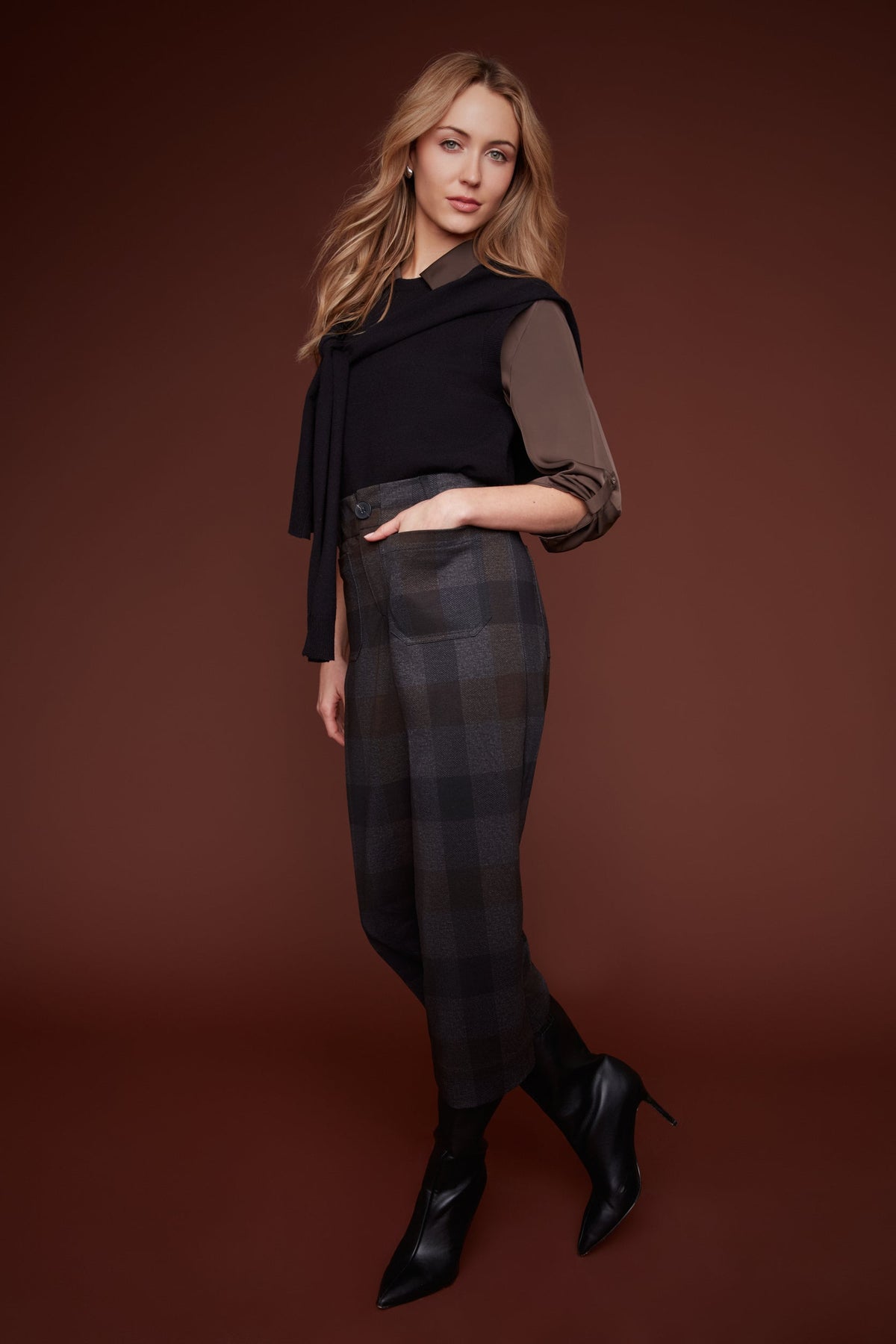 Bold Check Cropped Straight-Leg Knit Pants with Patch Pockets