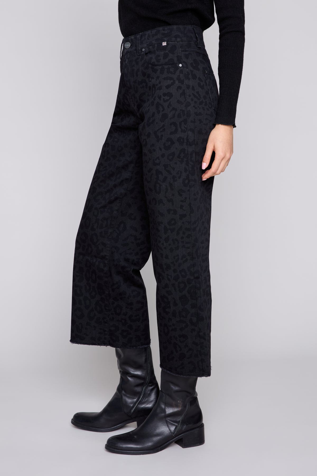 Pantalon en jean court à jambes larges et extensibles imprimé léopard