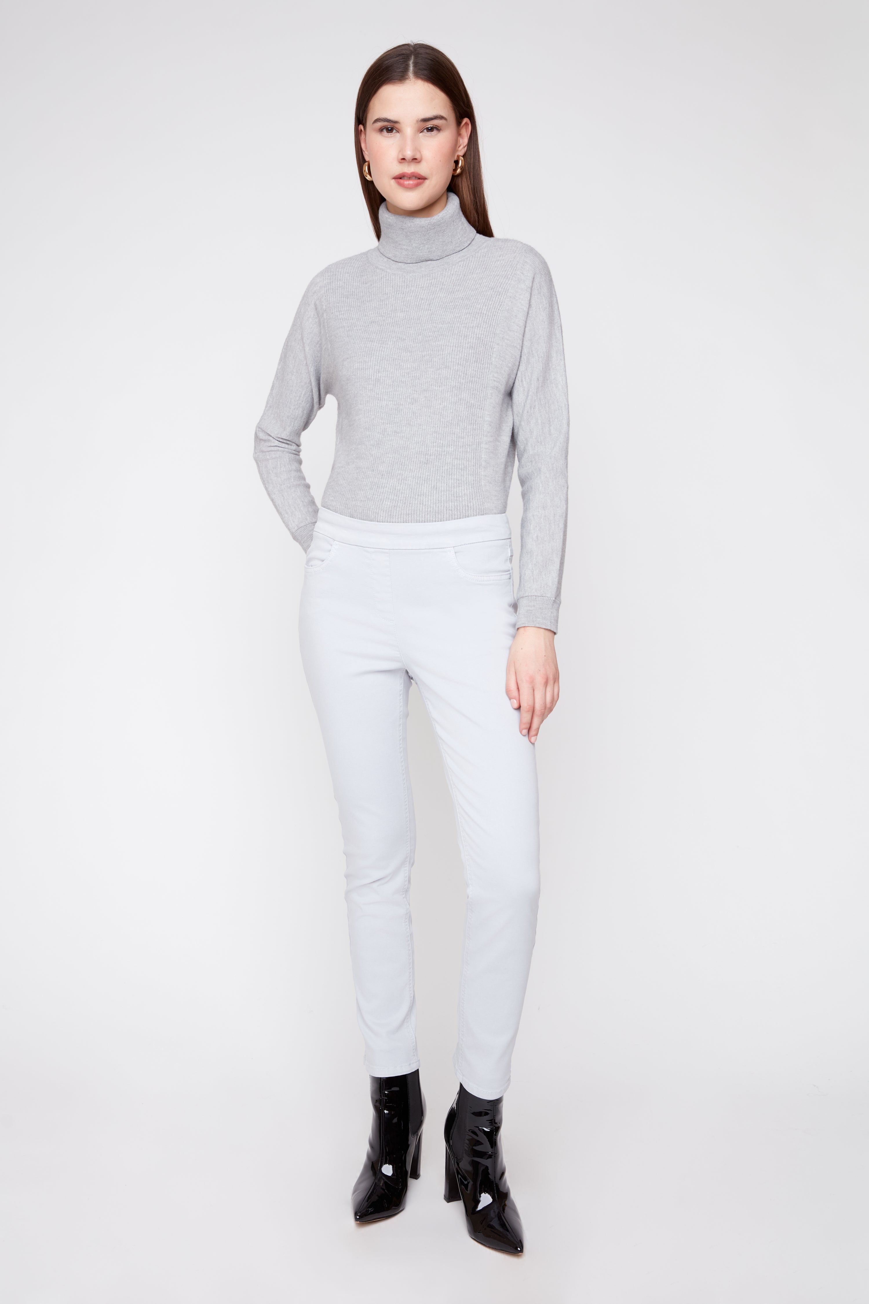 Pantalon en jean coloré à enfiler coupe ajustée avec quatre poches – Storm
