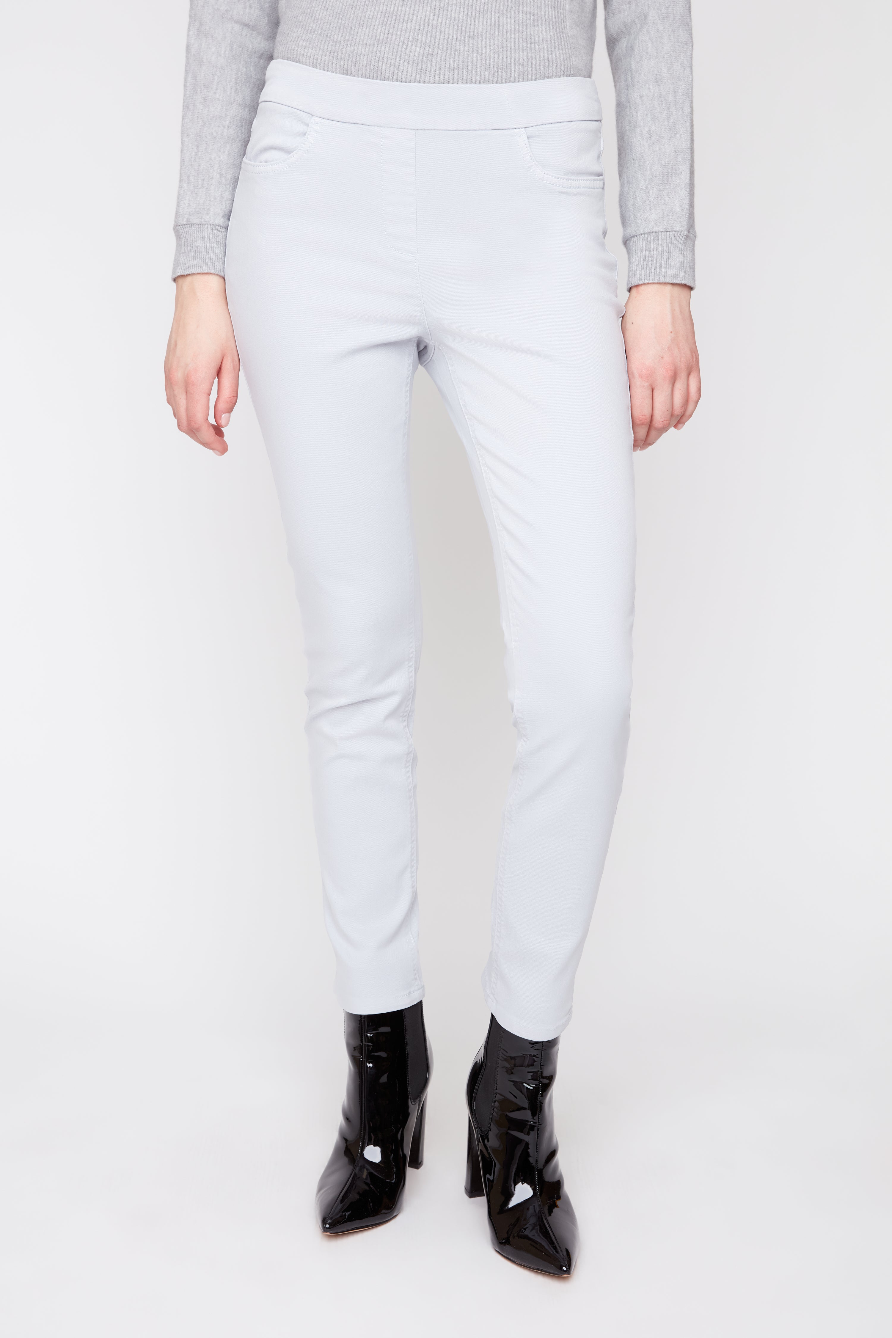 Pantalon en jean coloré à enfiler coupe ajustée avec quatre poches – Storm