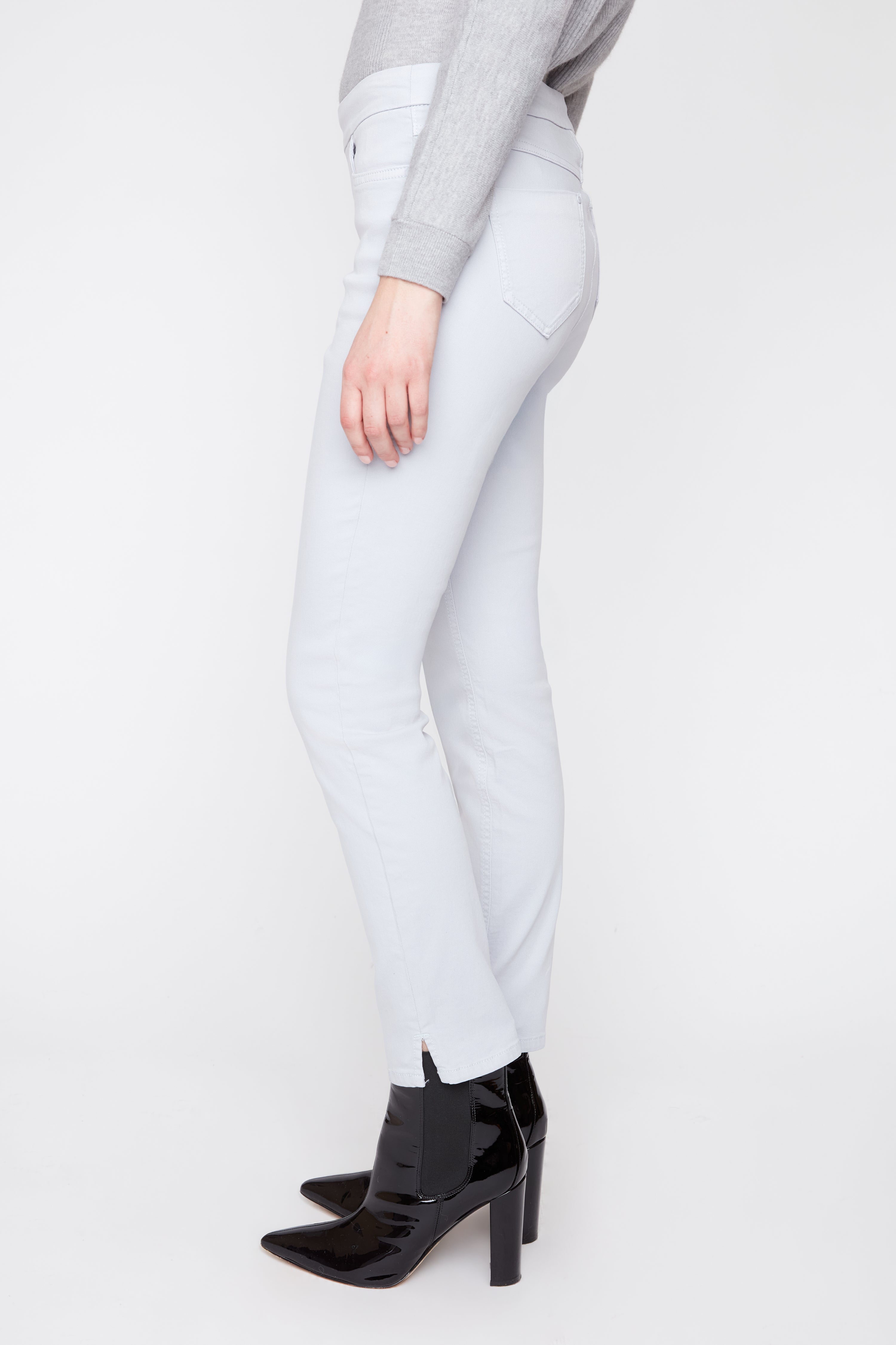 Pantalon en jean coloré à enfiler coupe ajustée avec quatre poches – Storm